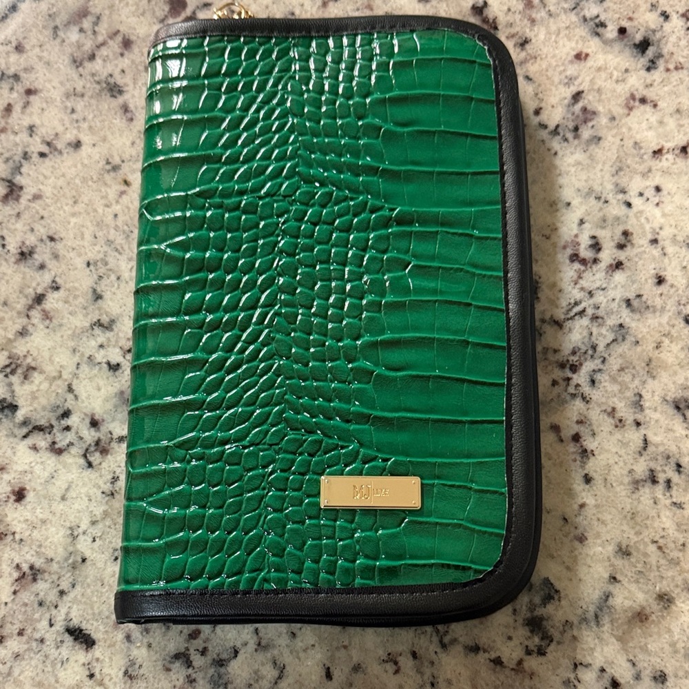 Makeup Junkie Emerald Crocodile Embossed Mini Portfolio
